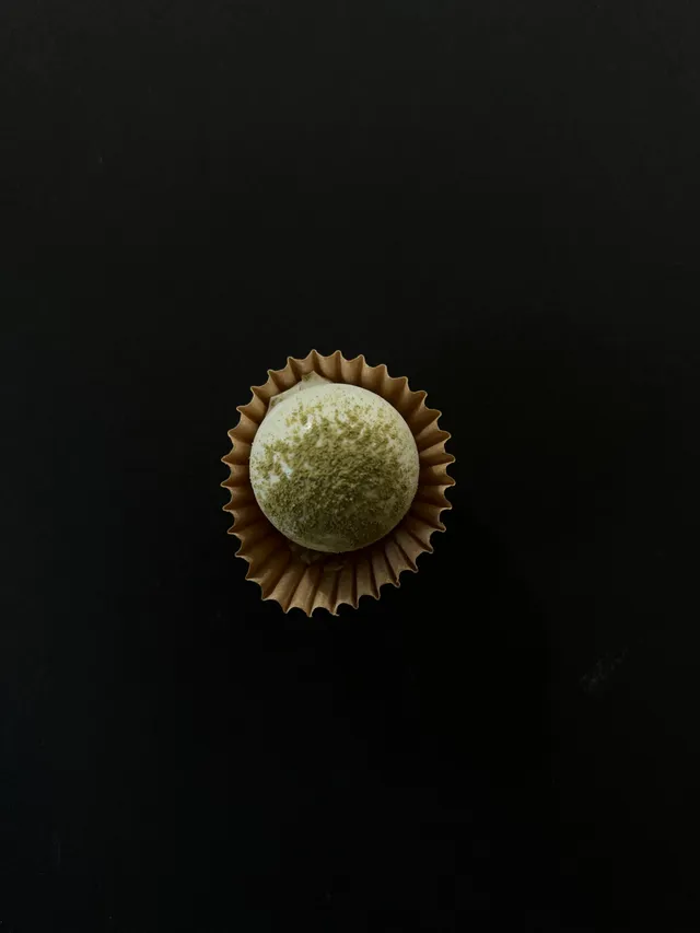Box of pumpkin-spice and matcha white chocolate pieces
